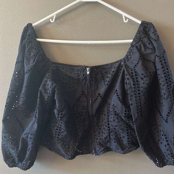 Urban Outfitters Stella Eyelet cropped Puff Sleeve Top size Large - Picture 3 of 6